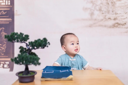 梁山宝宝总是抠鼻子 梁山宝宝总是抠鼻子